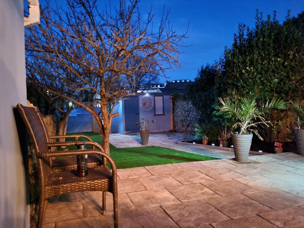 Lobster Cottage - Stylish 3 Bedroom Cottage In Heart Of Tenby Town, Pembrokeshire Eksteriør bilde